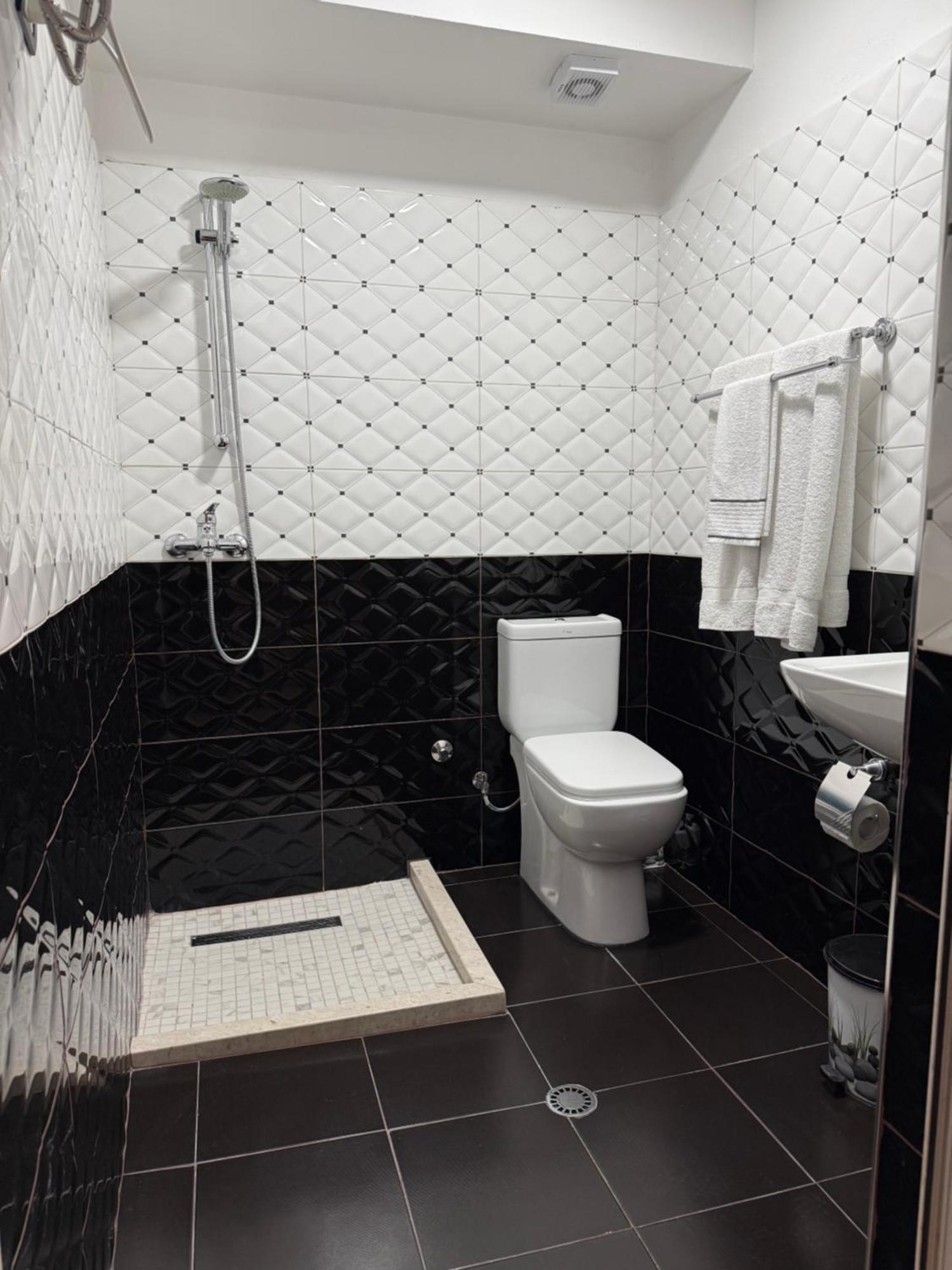 Hotel M&S Tiranë Ngoại thất bức ảnh